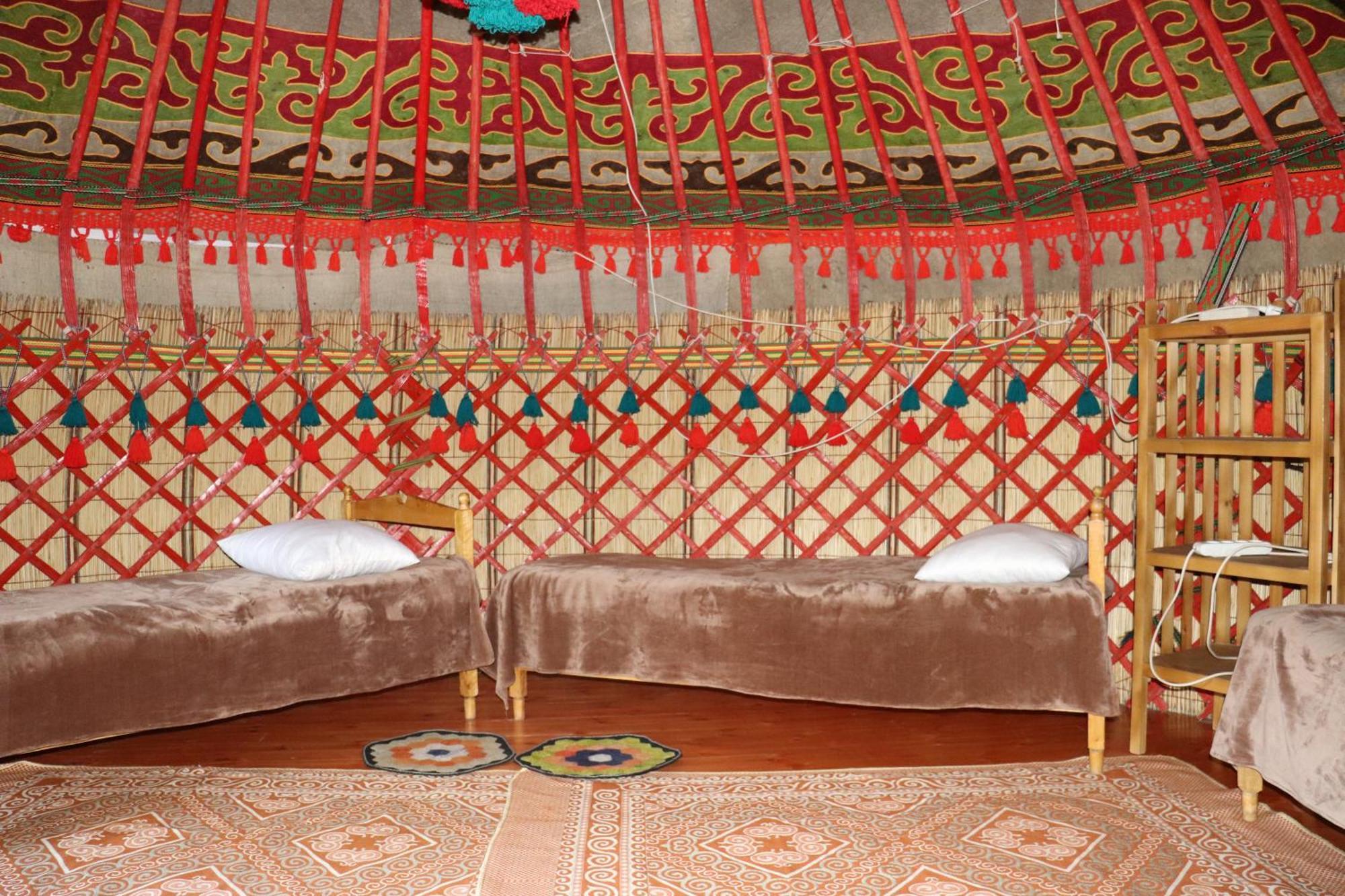 Happy Nomads Yurts & Hostel كاراكول المظهر الخارجي الصورة
