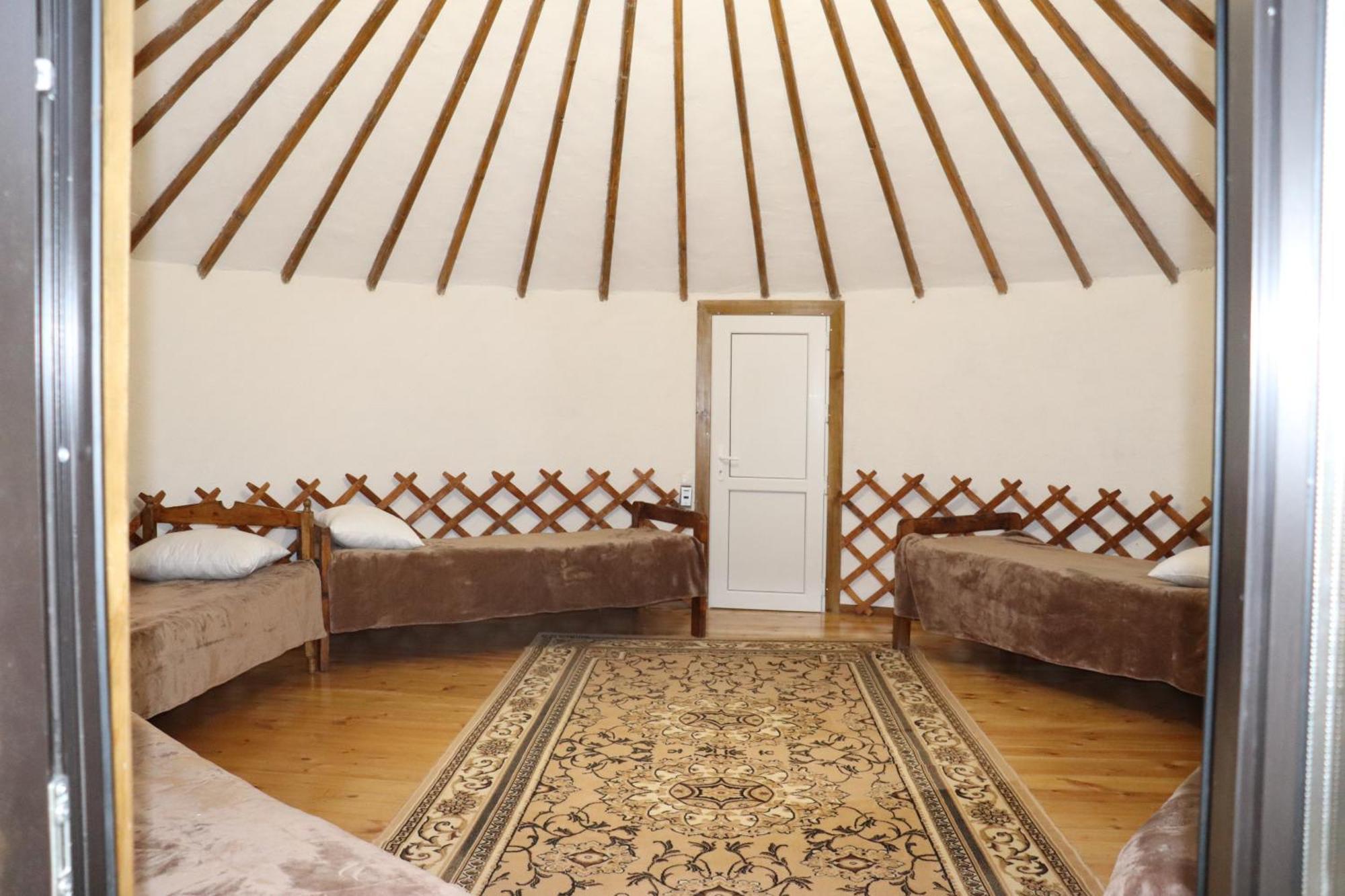 Happy Nomads Yurts & Hostel كاراكول المظهر الخارجي الصورة