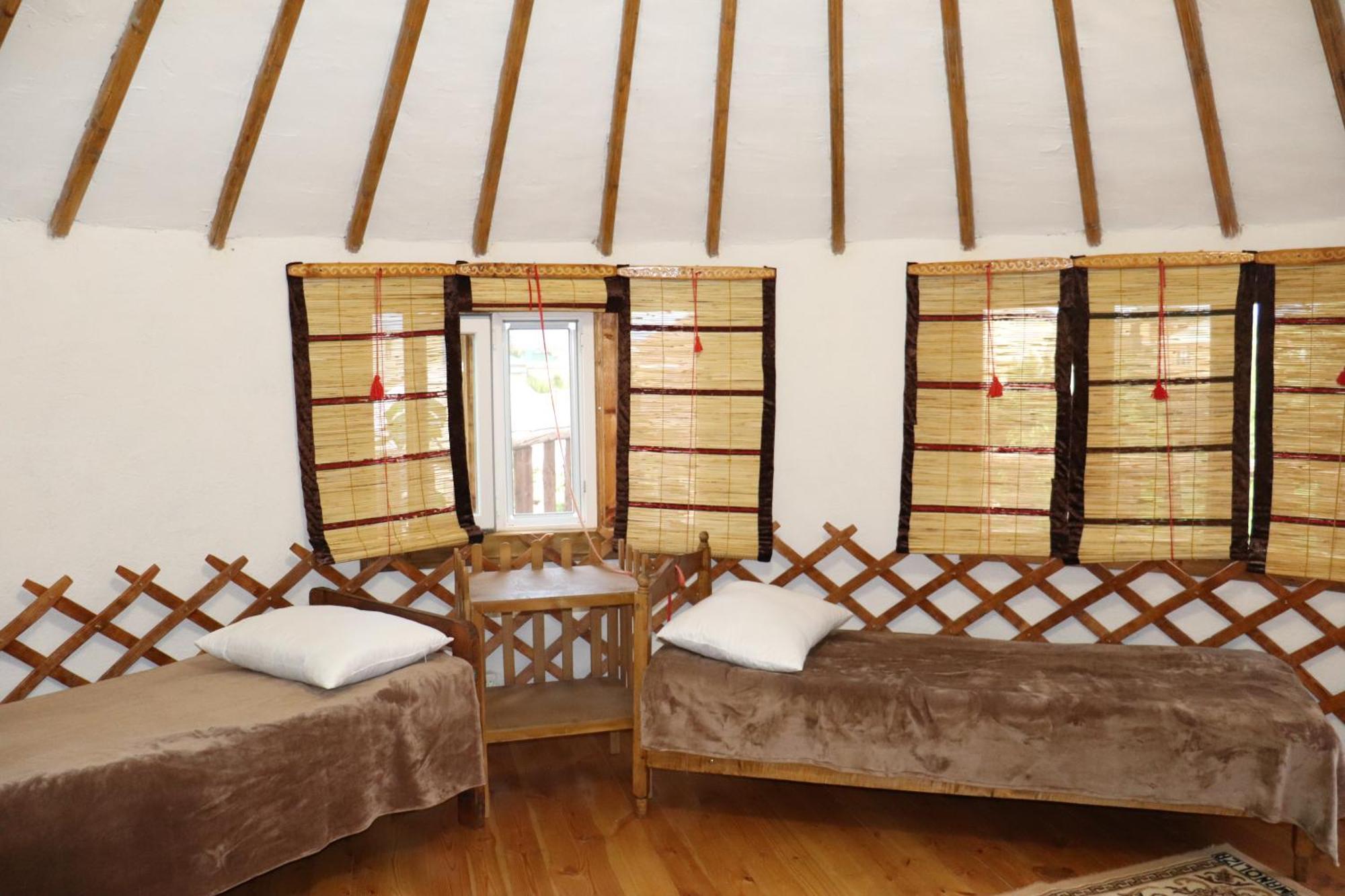 Happy Nomads Yurts & Hostel كاراكول المظهر الخارجي الصورة