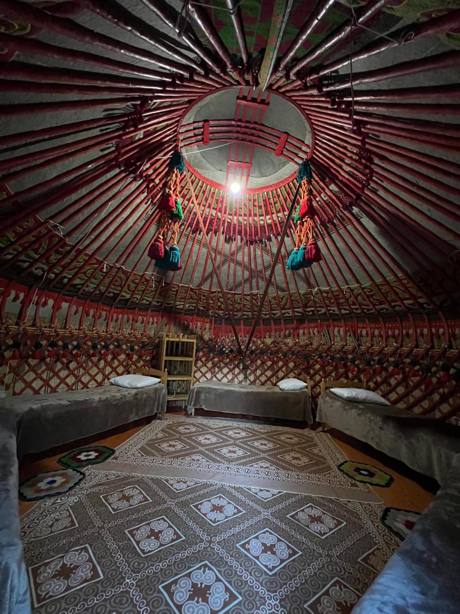 Happy Nomads Yurts & Hostel كاراكول المظهر الخارجي الصورة
