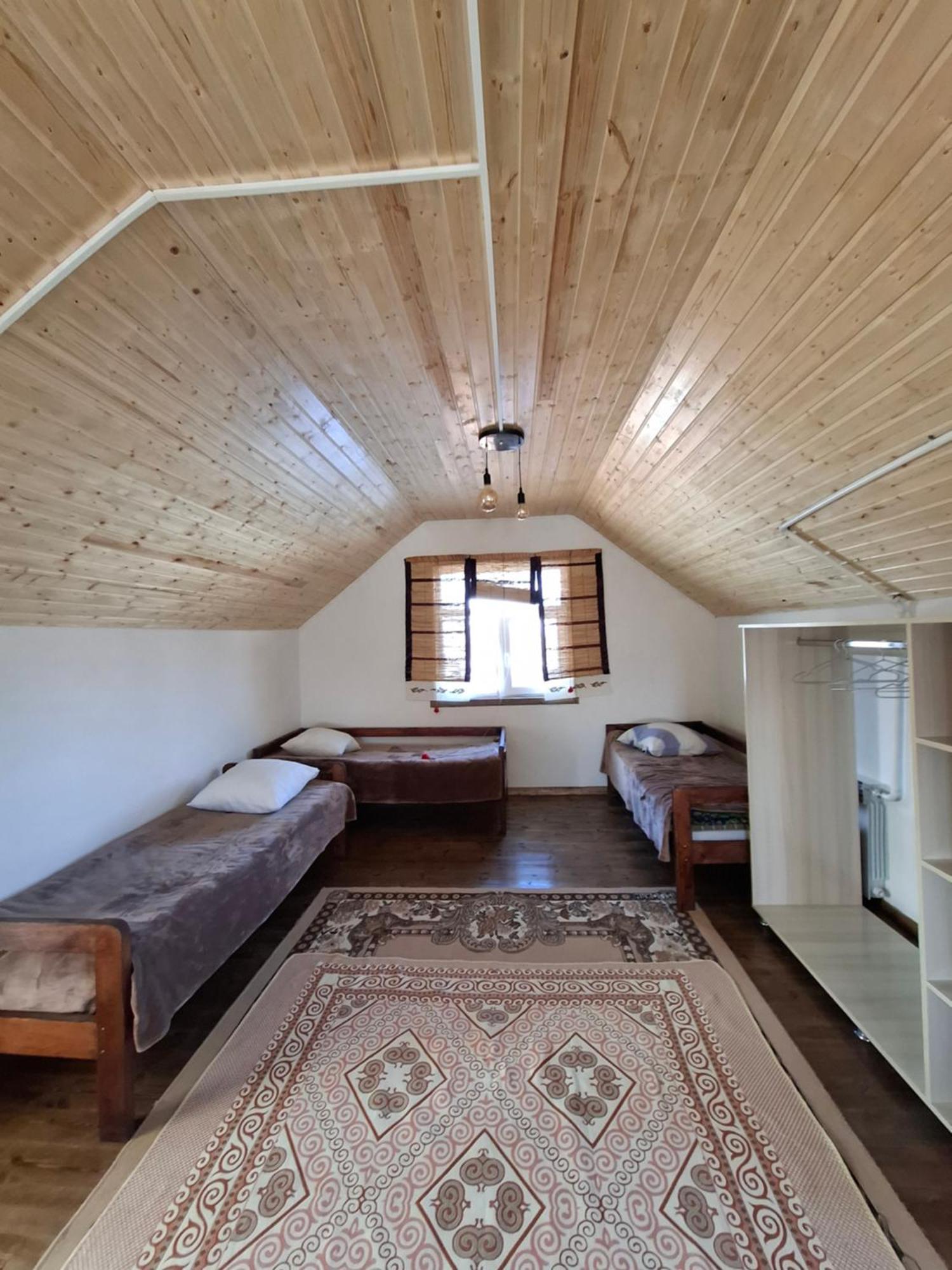 Happy Nomads Yurts & Hostel كاراكول المظهر الخارجي الصورة