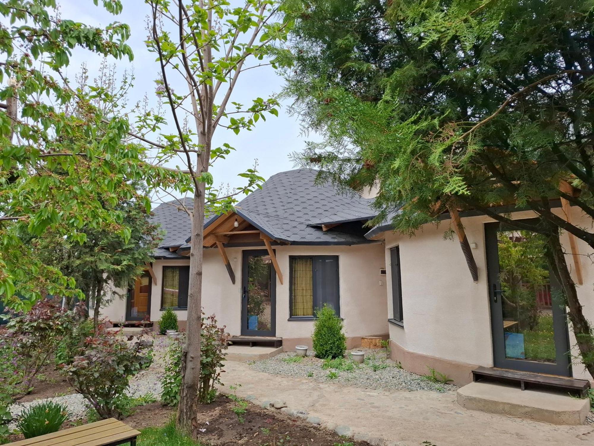 Happy Nomads Yurts & Hostel كاراكول المظهر الخارجي الصورة