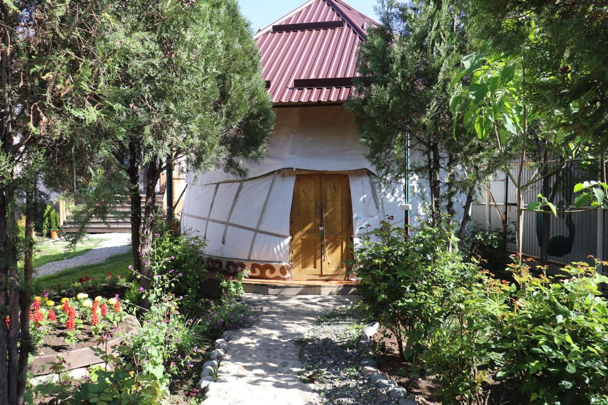 Happy Nomads Yurts & Hostel كاراكول المظهر الخارجي الصورة